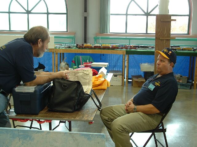 Chris.JPG (61636 bytes)